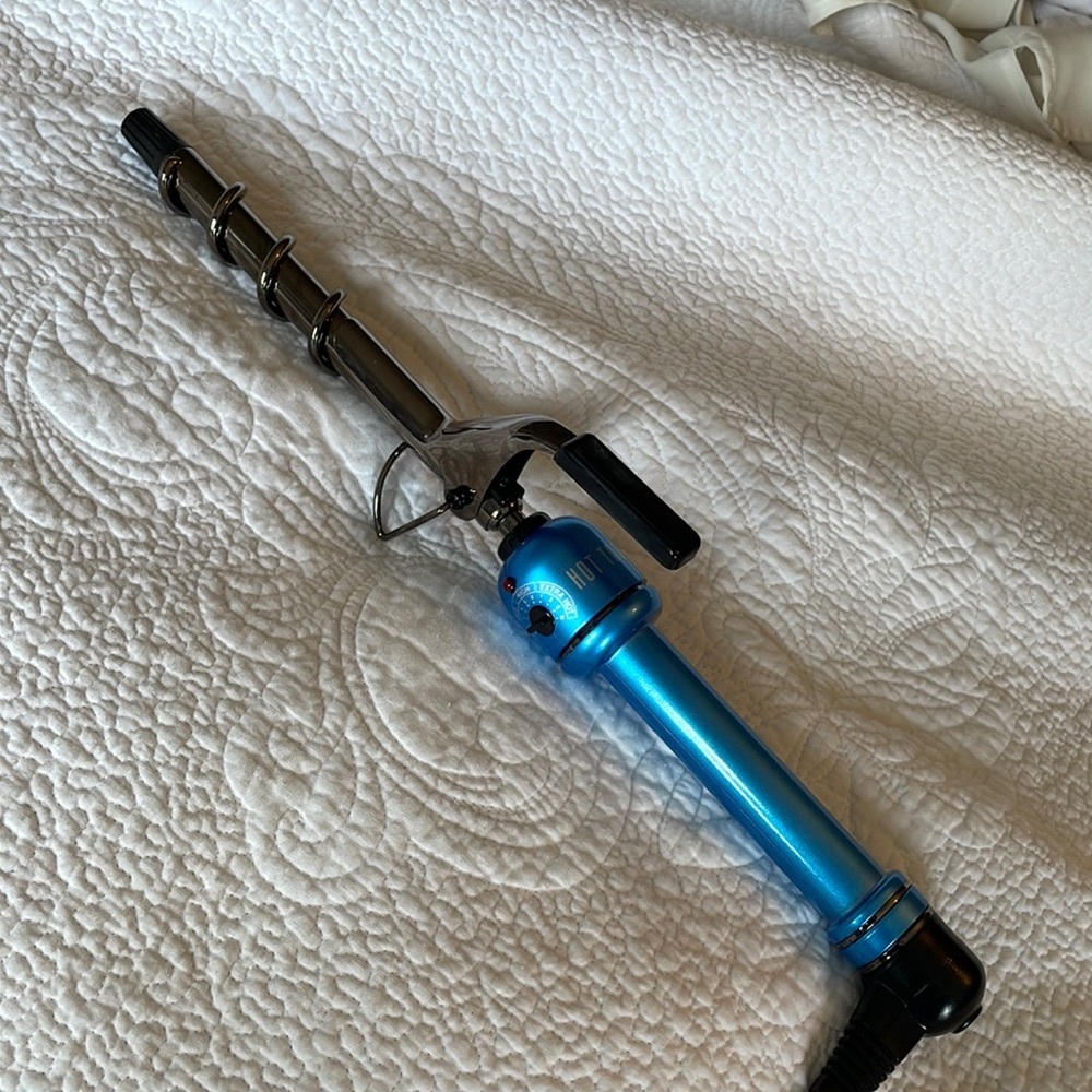 Hot Tools Blue Ice Titanium Coil Spring Curling Iron HTBL1144